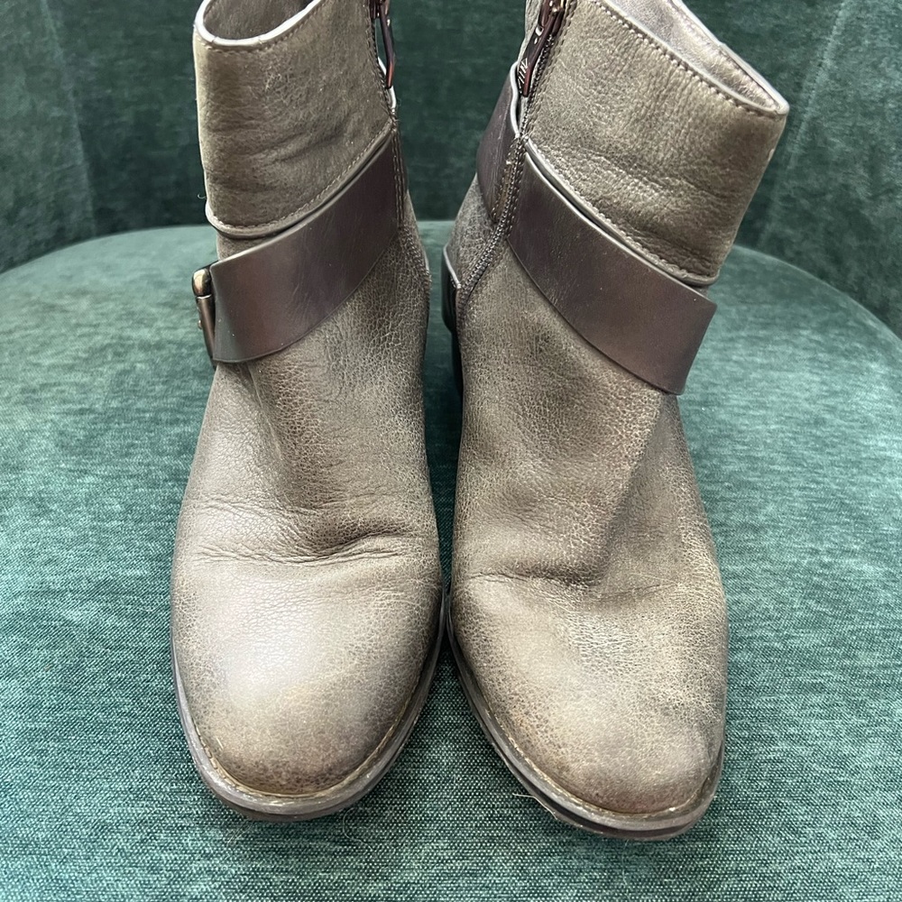 Vince Camuto 8 Moto Leather Ankle Booties Grey Buckles Romeo Boot shoes